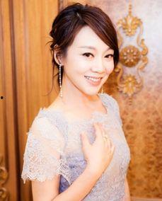 娱乐吃瓜妹闫妮是谁扮演的,揭秘幕后喜剧女王