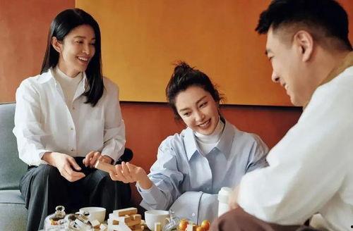 穿书吃瓜爆料娱乐圈,揭秘明星背后的穿书吃瓜故事